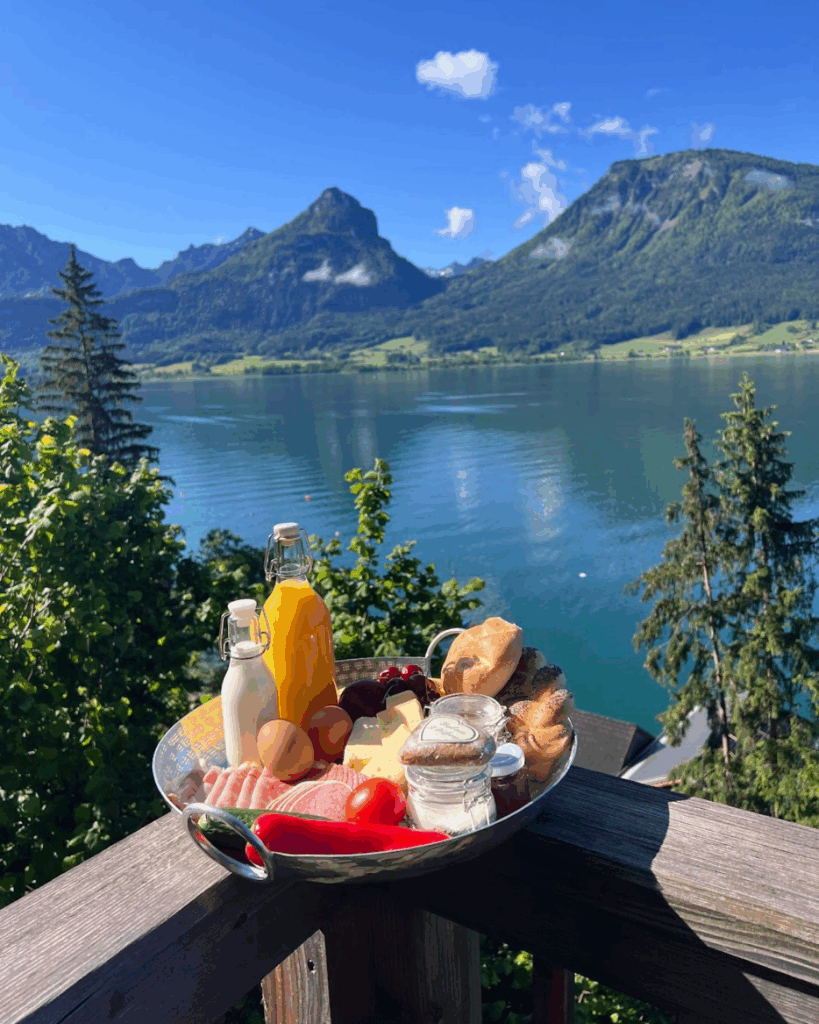 Frühstück mit Seeblick auf den Wolfgangsee